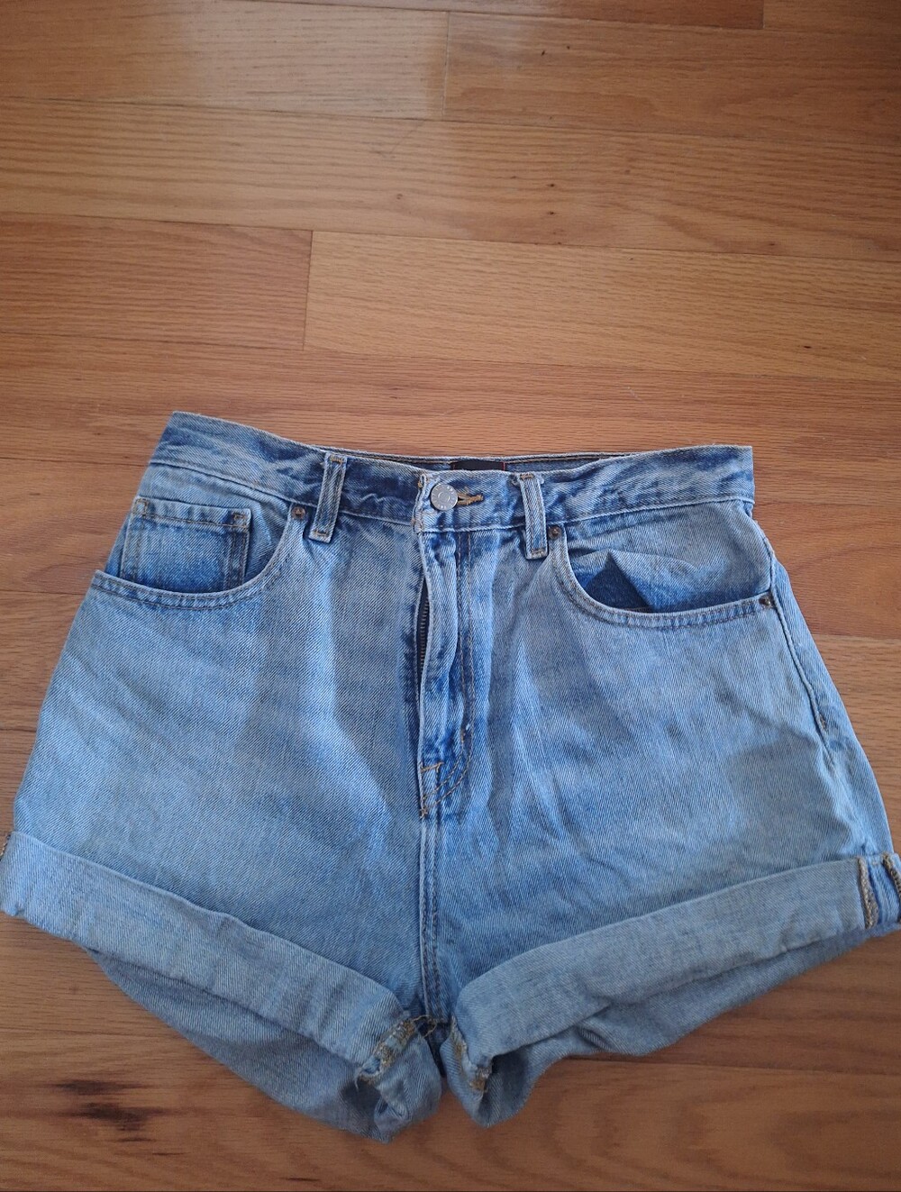 bdg mom jean shorts size 28